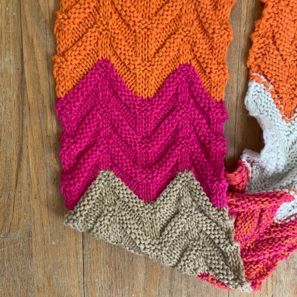 SO Knit Scarf Infinity Tan Orange Pink White Ribbed Knit Zig Zag Chevron NWOT - Picture 2 of 3